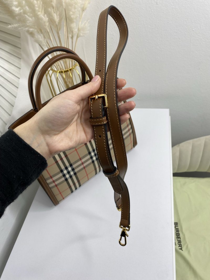 photo_5262835904572149968_y