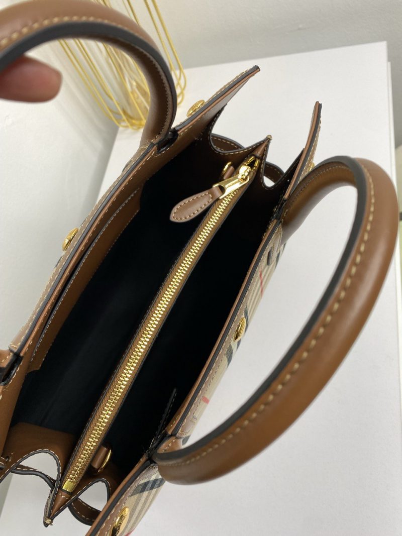 photo_5262835904572149969_y