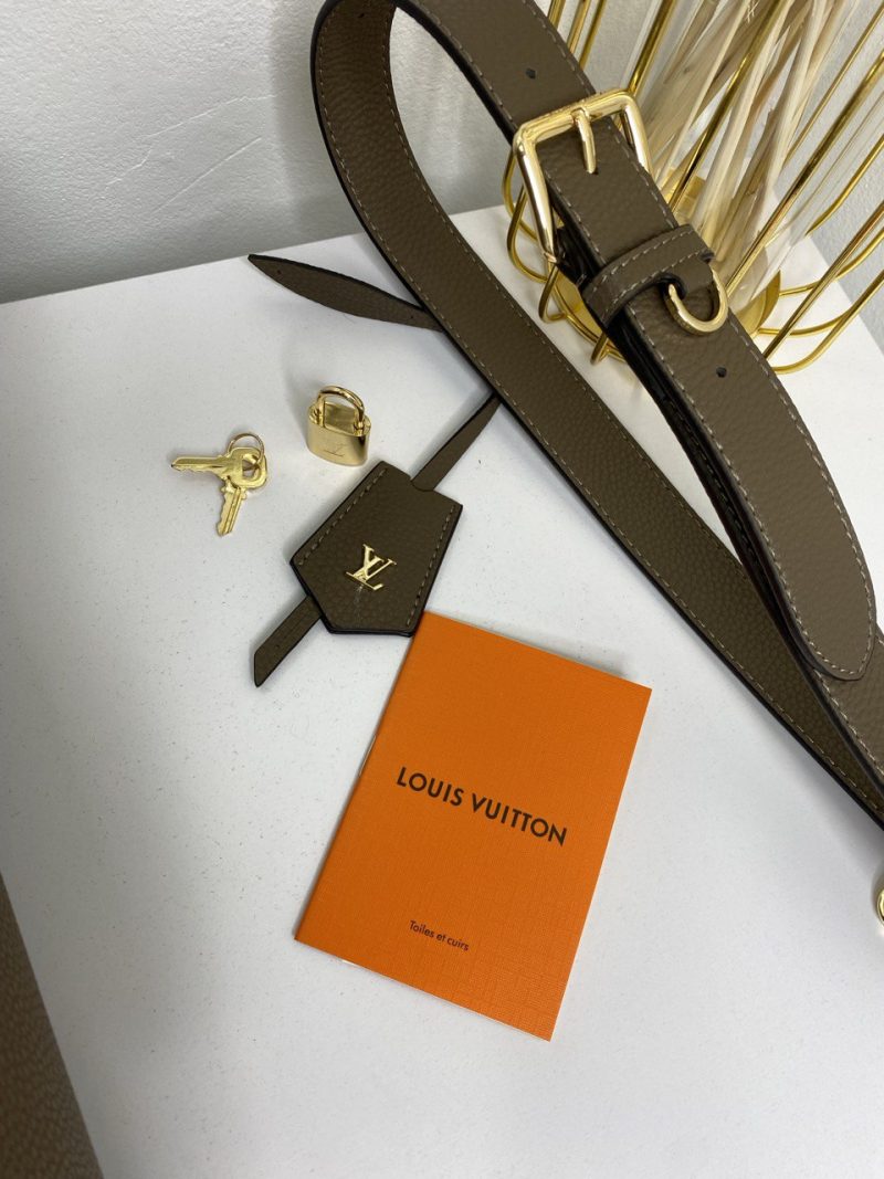 photo_5262835904572149975_y