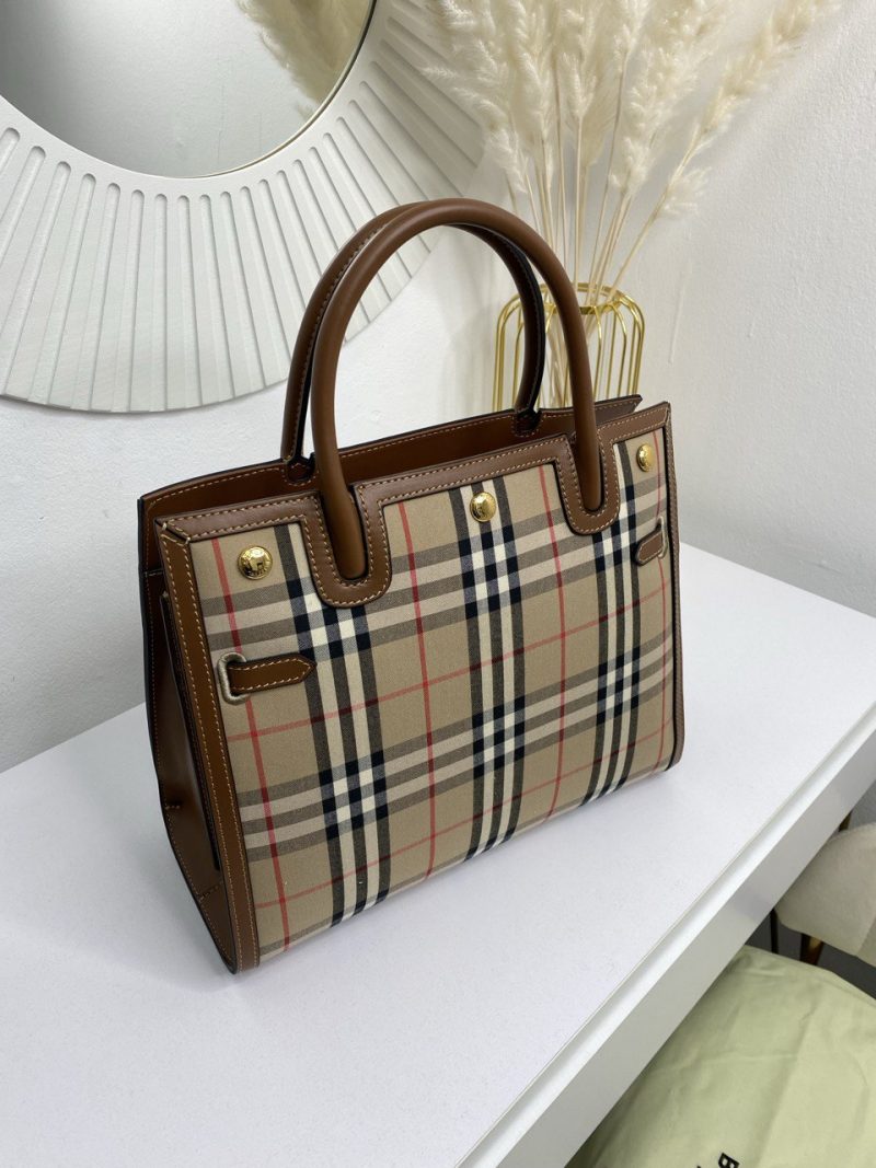 photo_5262835904572149978_y