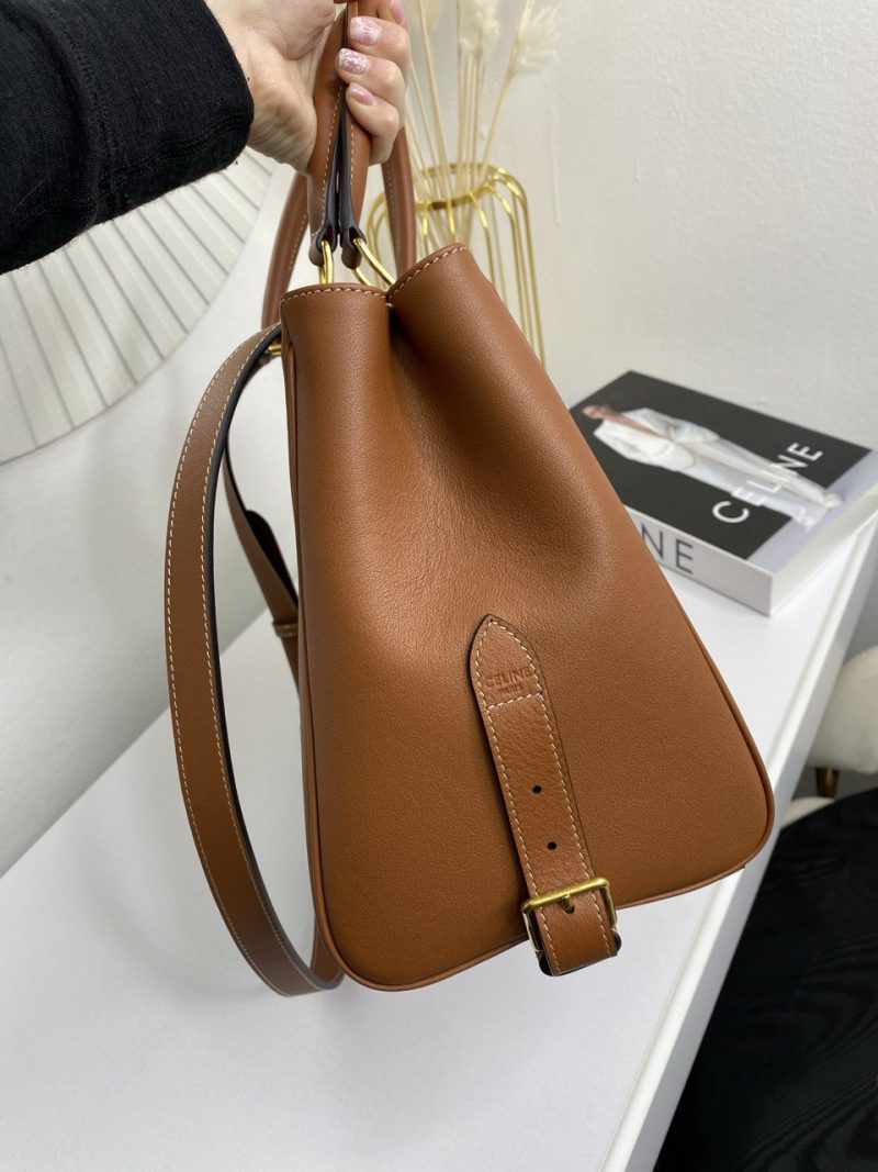 photo_5262835904572149980_y