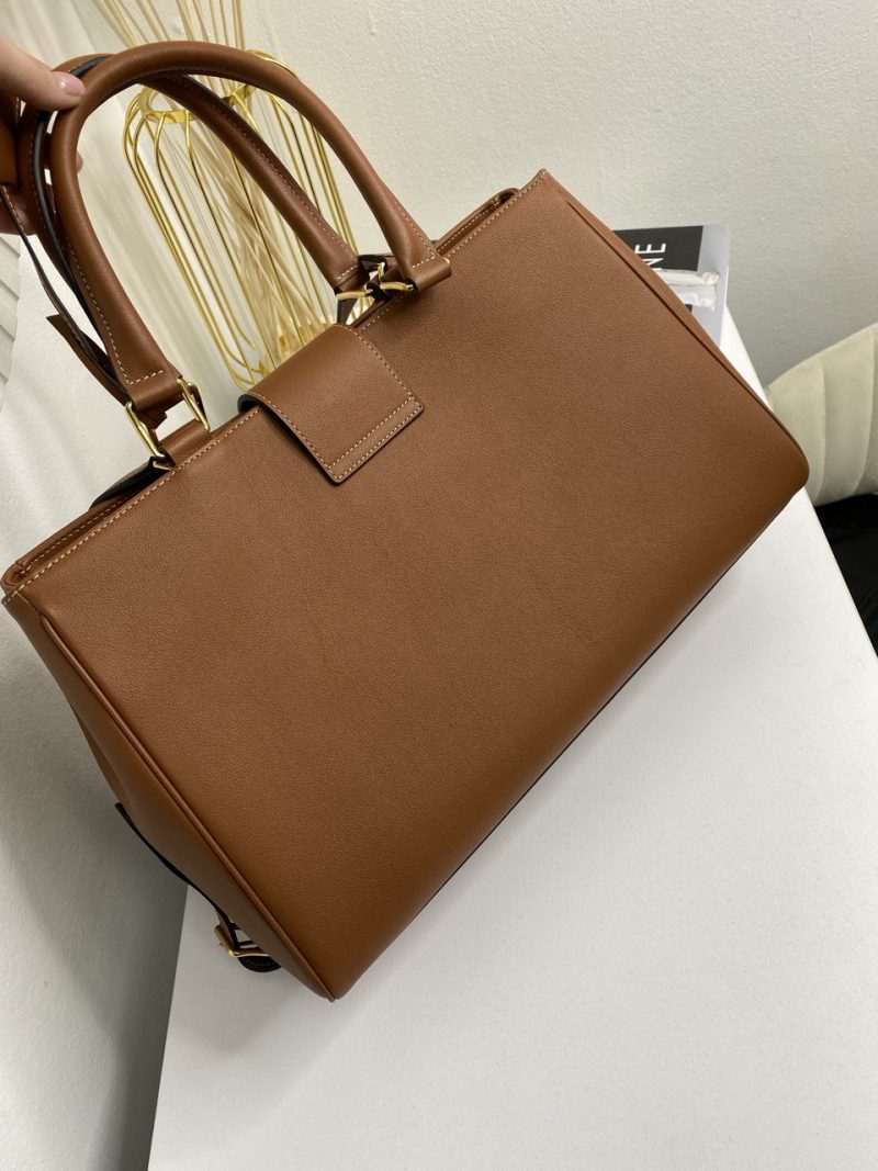 photo_5262835904572149981_y