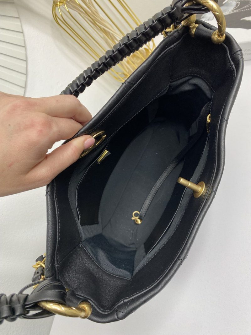 photo_5262835904572150102_y