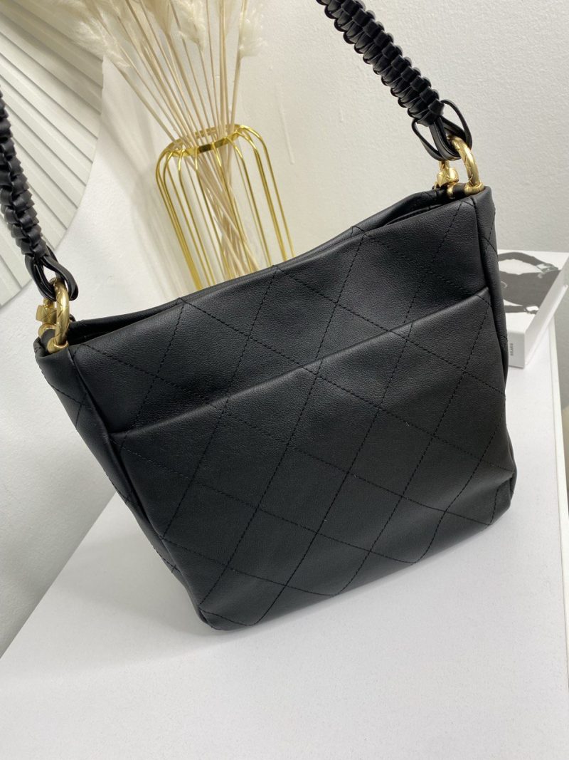 photo_5262835904572150105_y