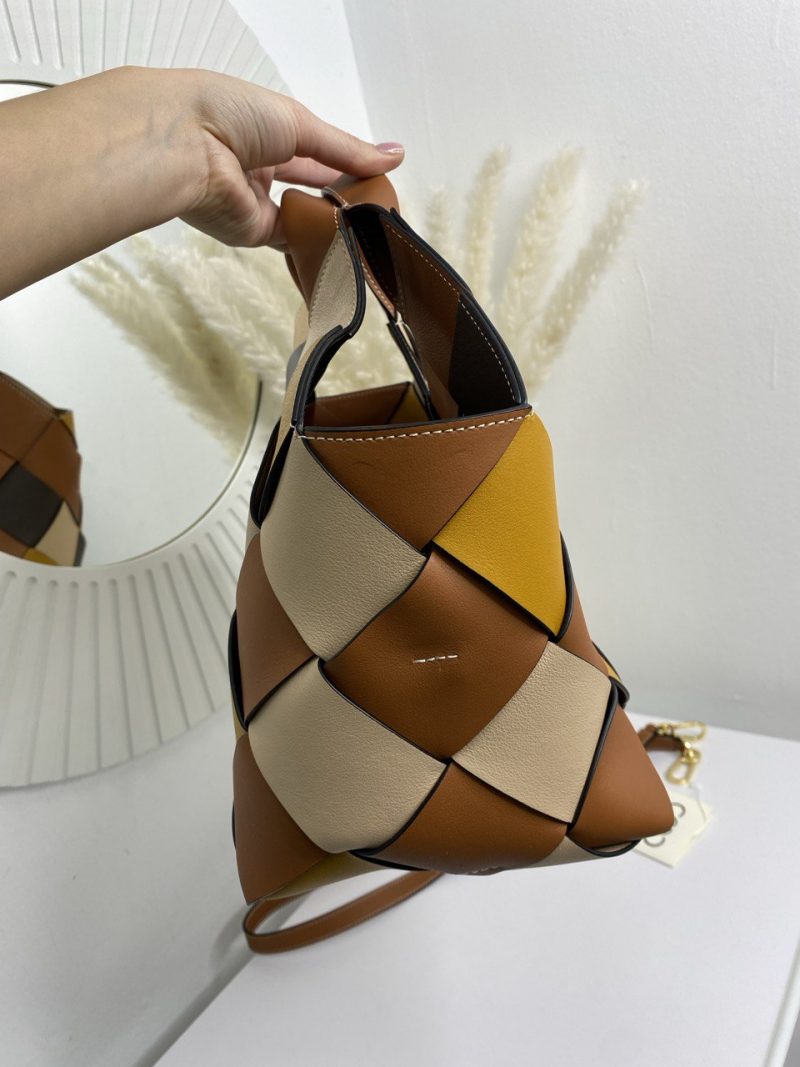 photo_5262835904572150151_y