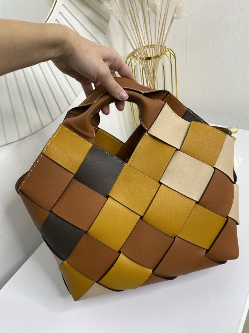 photo_5262835904572150154_y