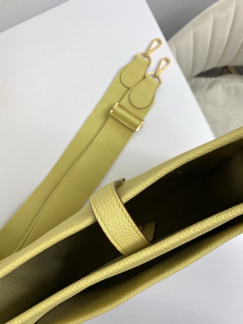 photo_5262835904572150186_y