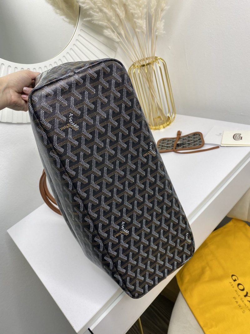 photo_5262835904572150241_y