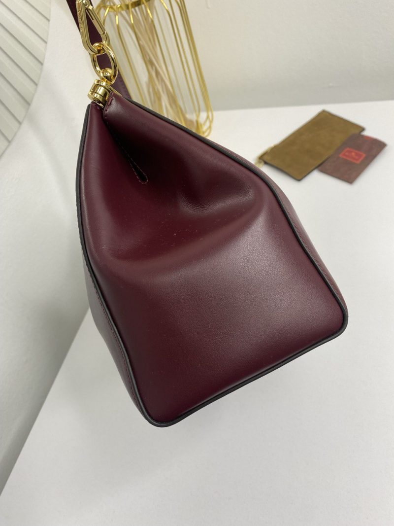 photo_5262835904572150305_y