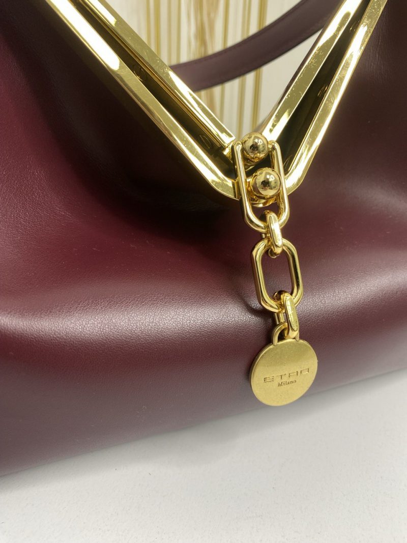 photo_5262835904572150309_y