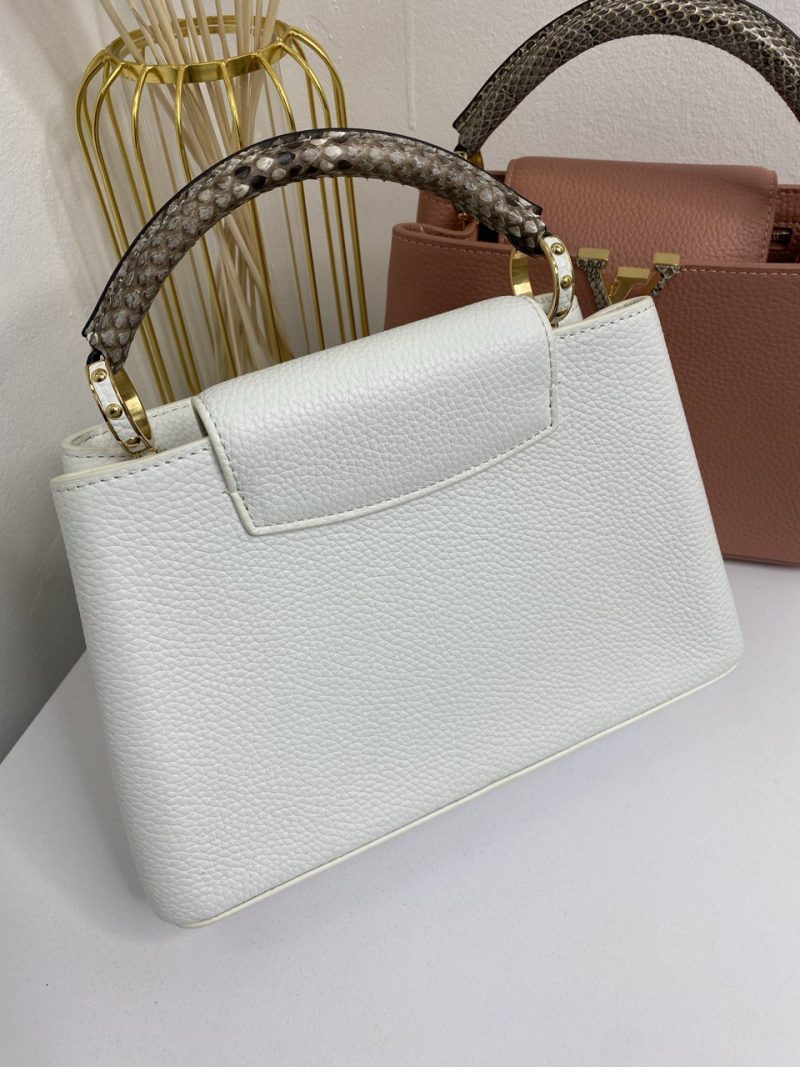 photo_5262835904572150318_y