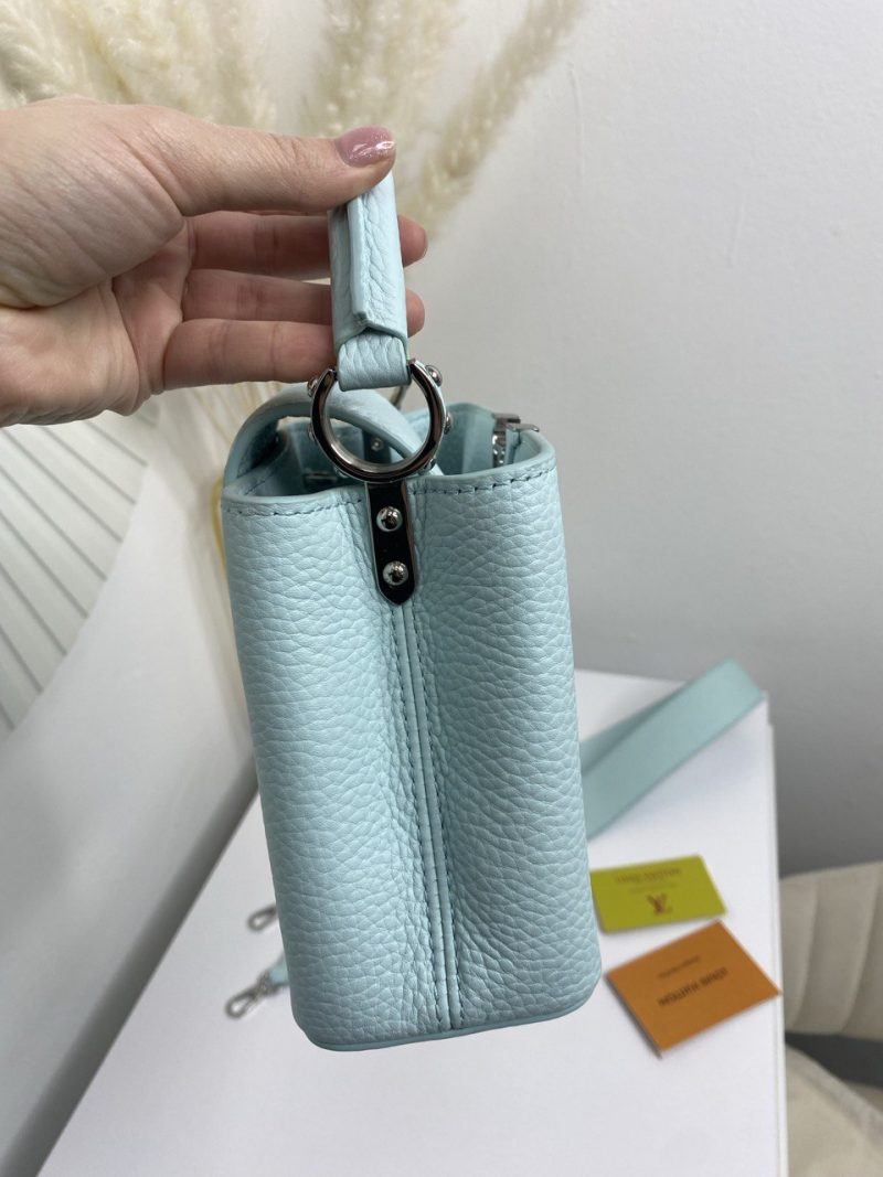 photo_5262835904572150340_y