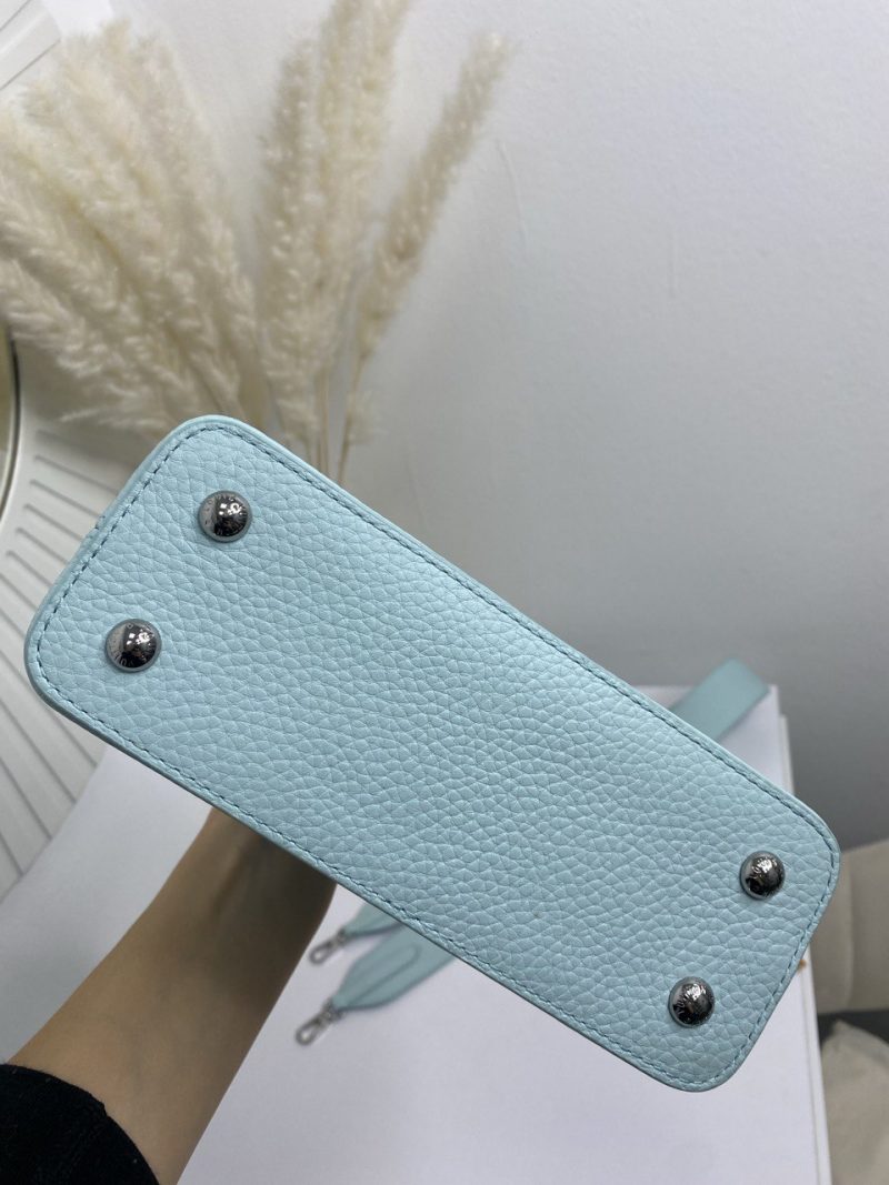 photo_5262835904572150342_y