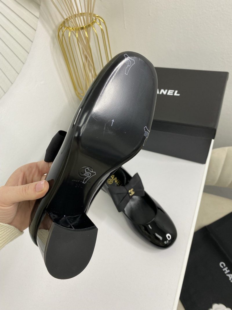 photo_5262835904572150409_y