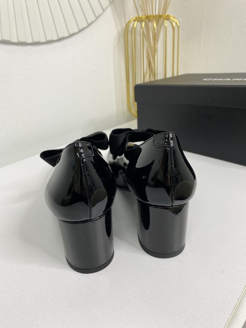 photo_5262835904572150410_y