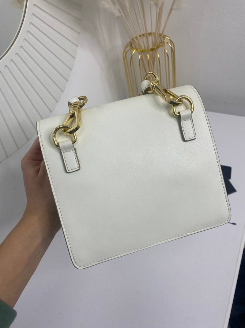 photo_5271525035728820215_y