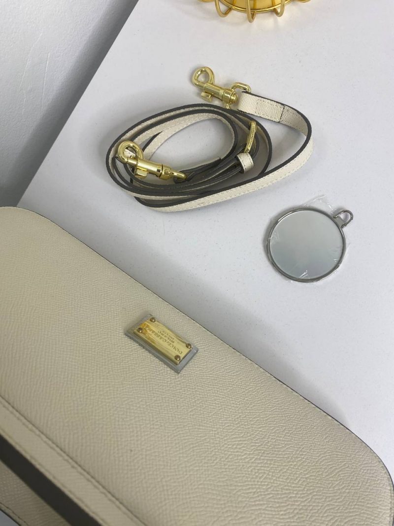 photo_5271766747898304158_y