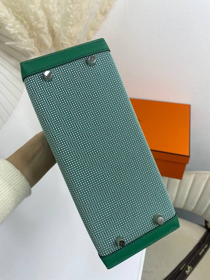 photo_5273776835542505490_y