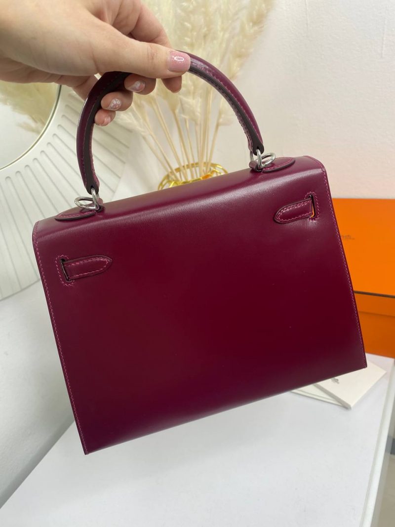 photo_5274018547711992697_y