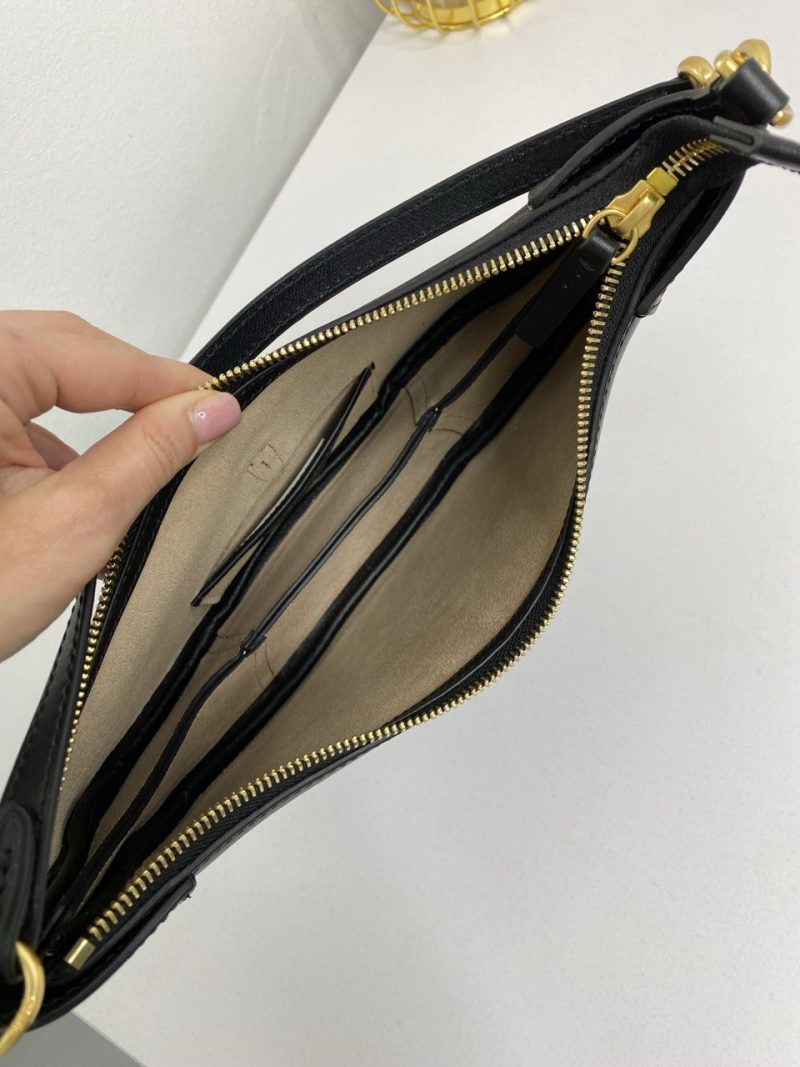 photo_5282935750222009825_y