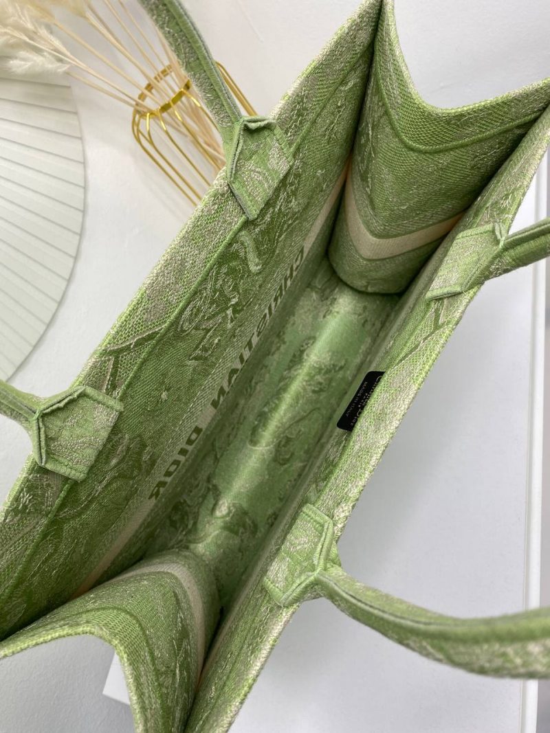 photo_5287648686555387298_y