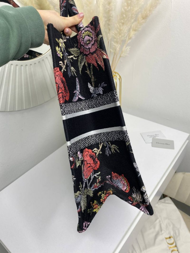 photo_5287648686555387300_y