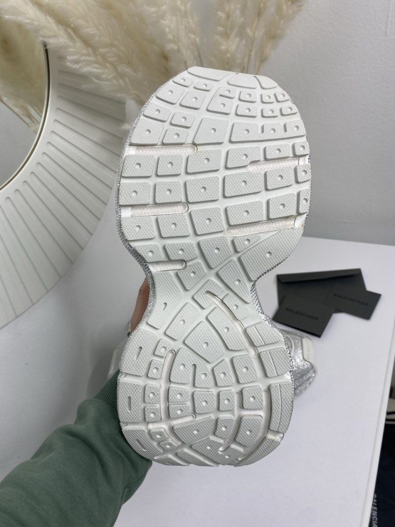 photo_5300877117107590427_y