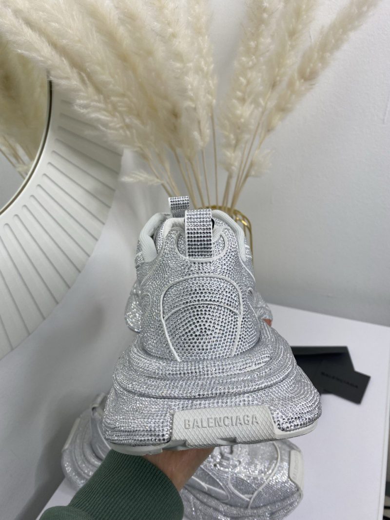 photo_5300877117107590428_y