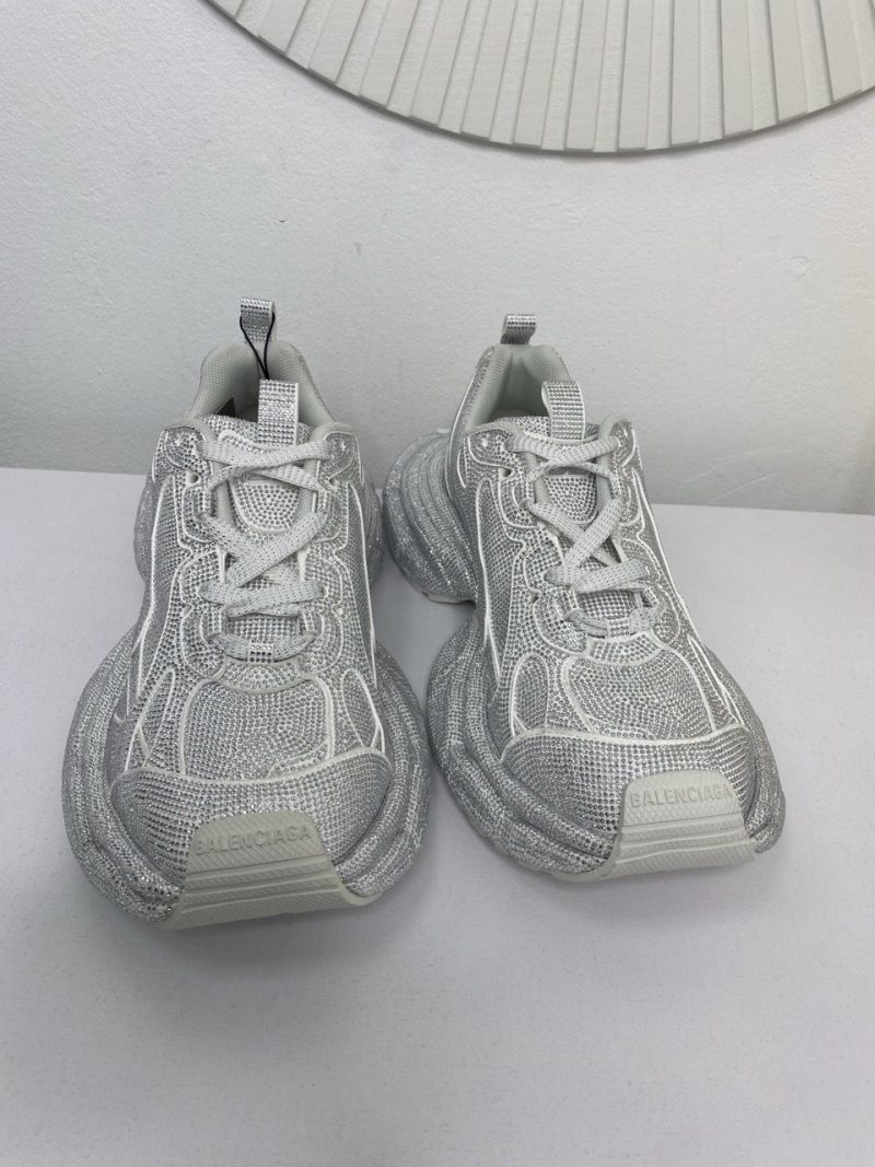 photo_5300877117107590430_y