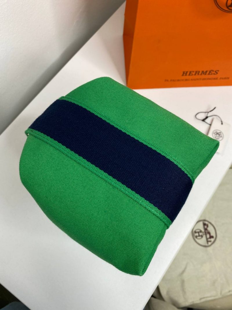 photo_5305673019324225679_y