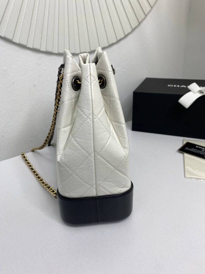 photo_5307505845078184653_y