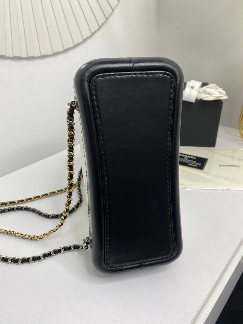 photo_5307505845078184654_y