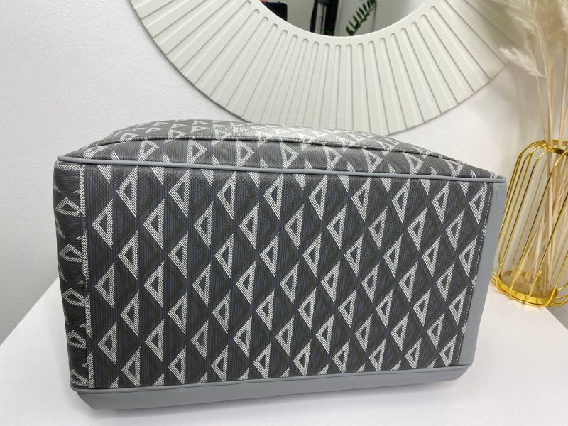 photo_5314467544683369919_y