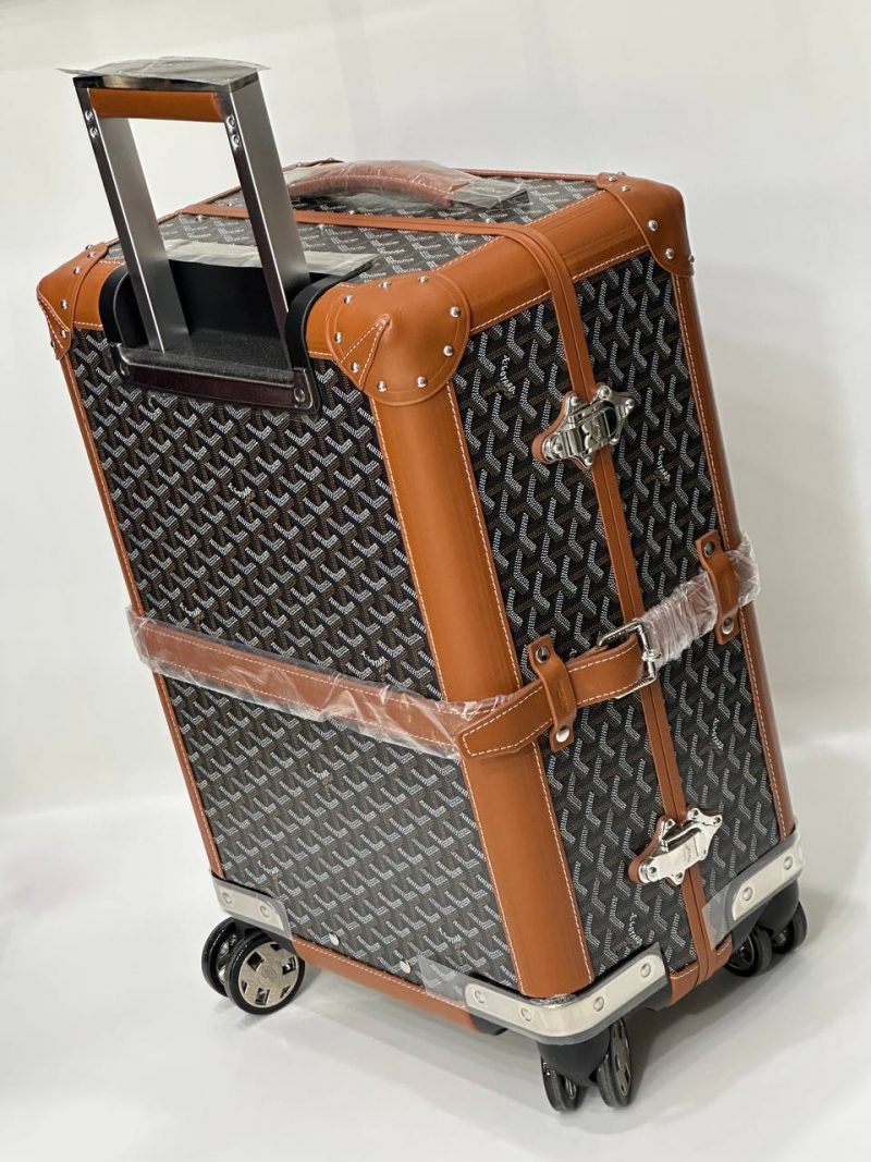 photo_5316895863357953841_y