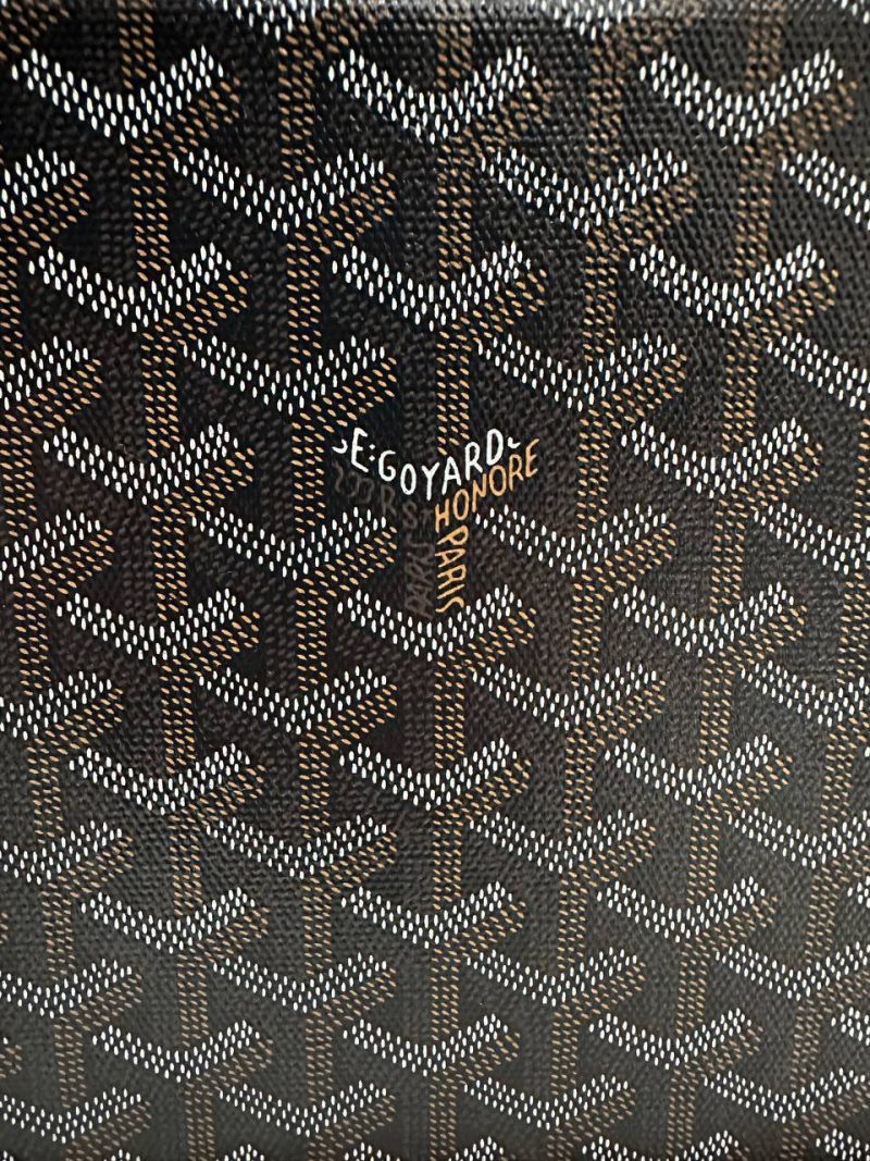 photo_5316895863357953843_y