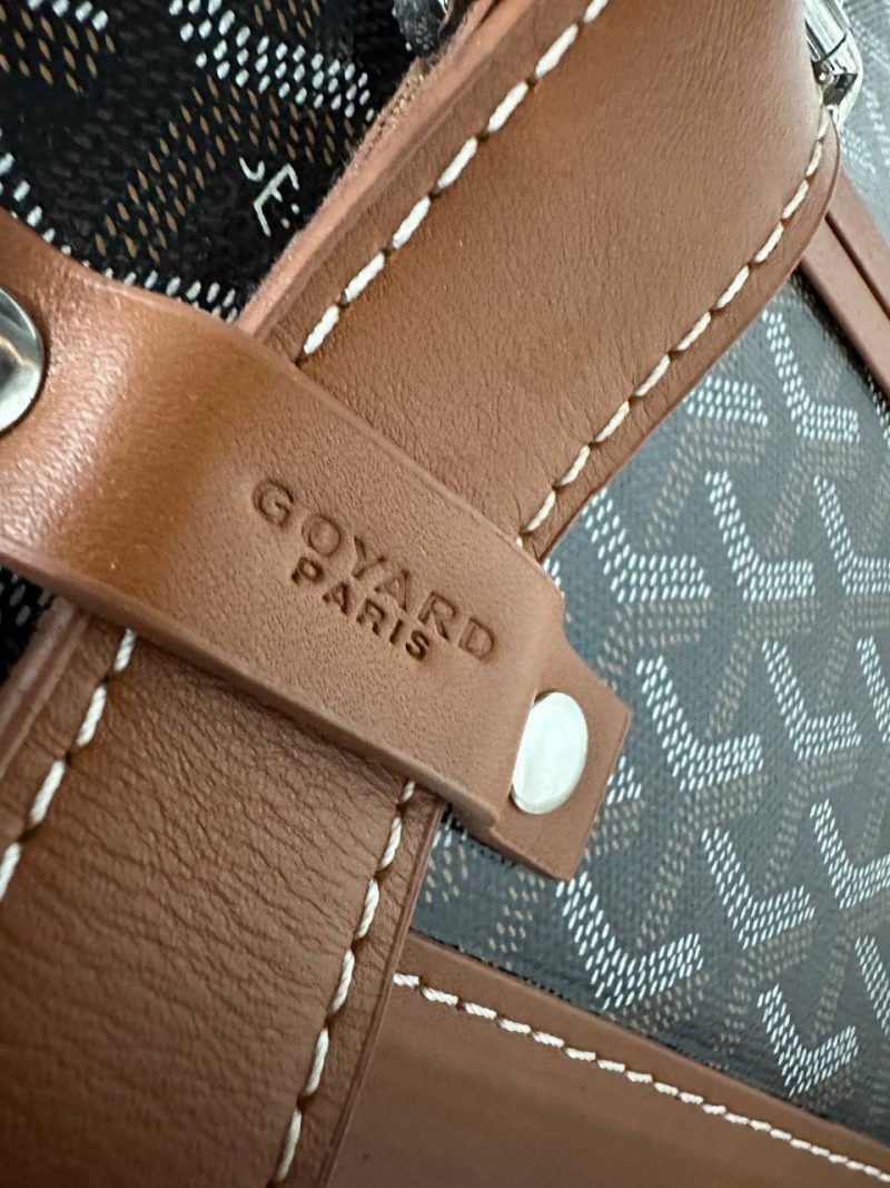 photo_5316895863357953846_y