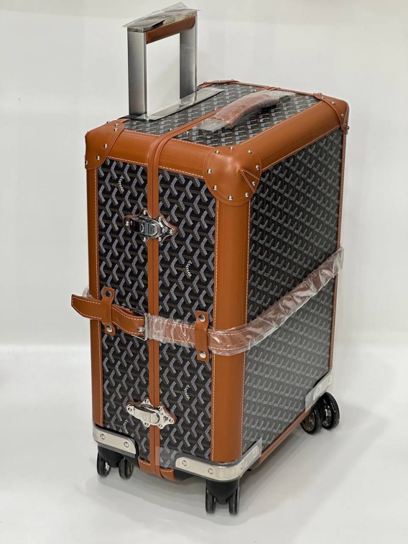 photo_5316895863357953847_y