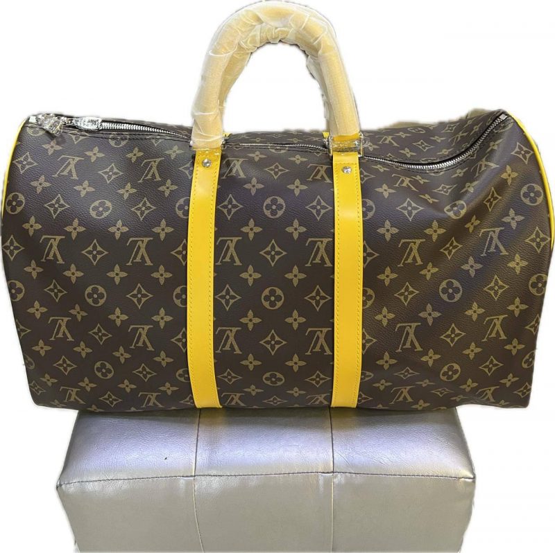 photo_5316895863357954405_y