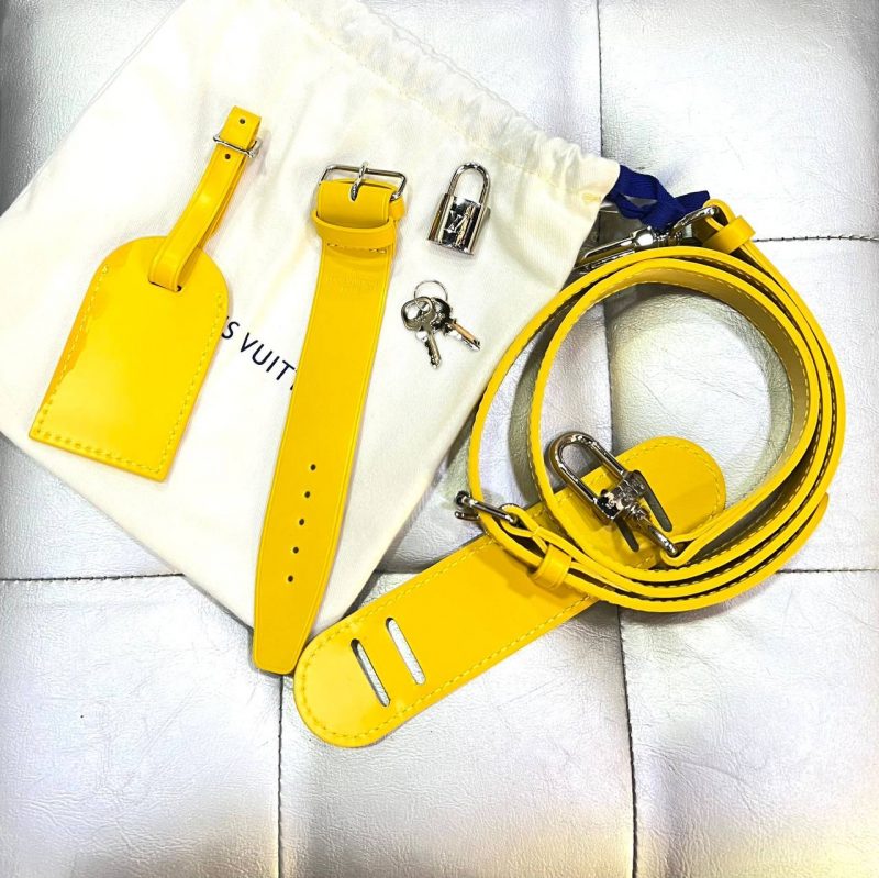 photo_5316895863357954406_y