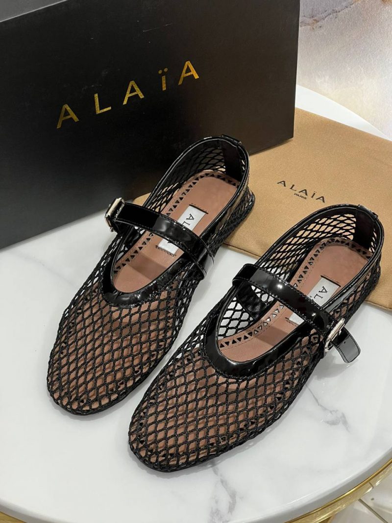 photo_5316895863357954460_y