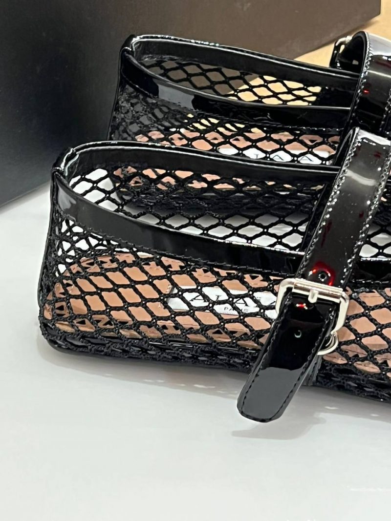 photo_5316895863357954462_y