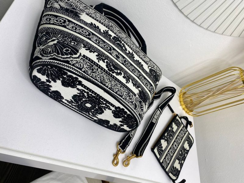 photo_5325883456086989890_y