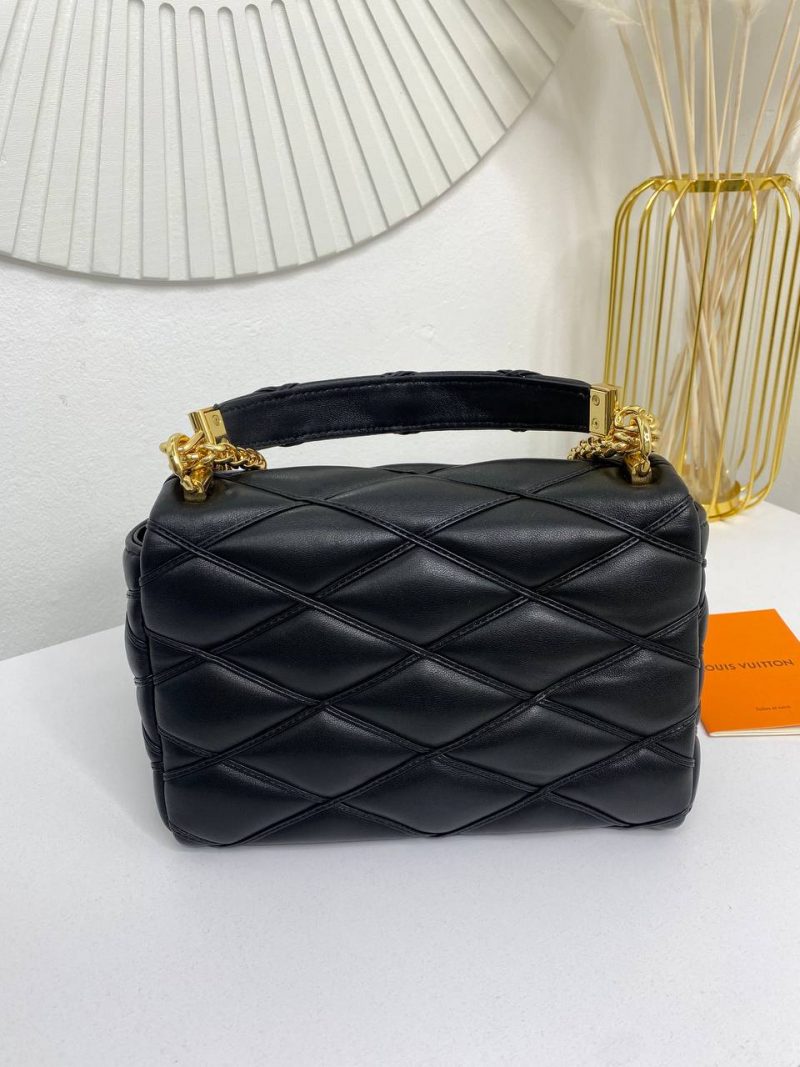 photo_5325883456086989945_y