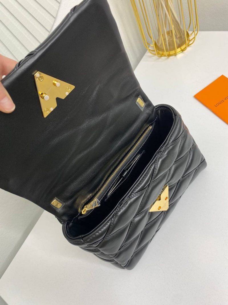 photo_5325883456086989946_y