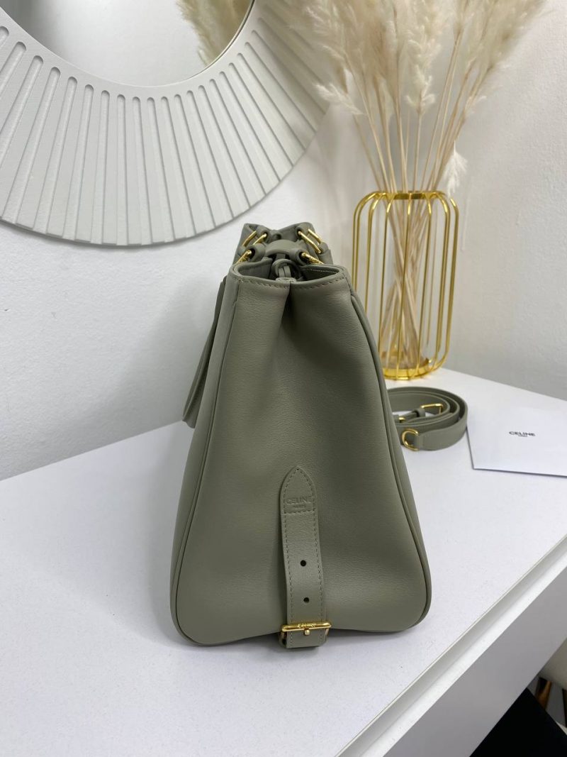 photo_5326013756804815925_y