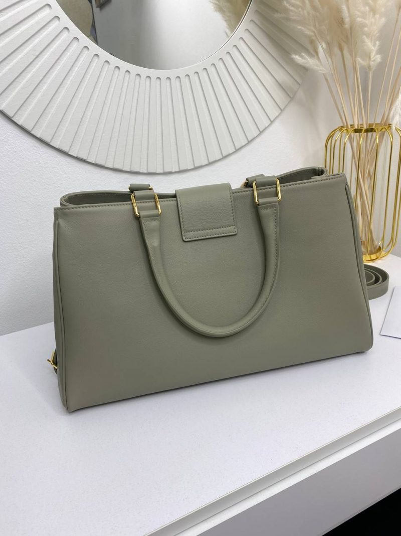 photo_5326013756804815926_y