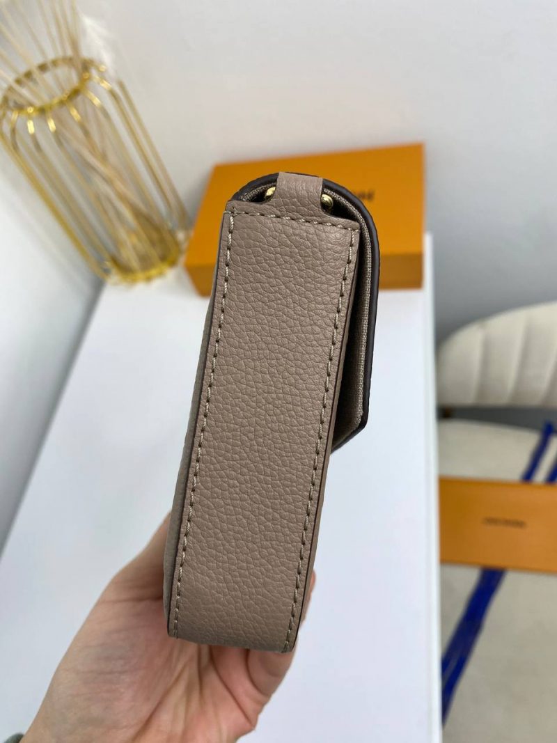 photo_5343628229434528444_y