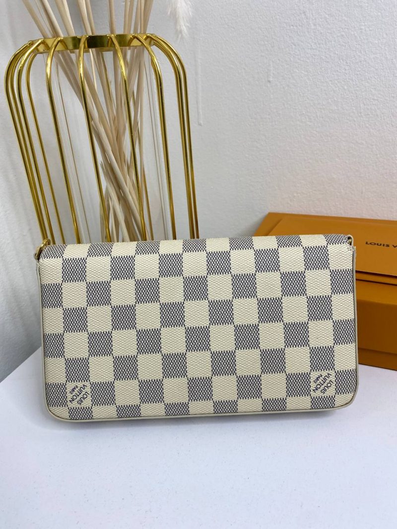 photo_5343628229434528502_y