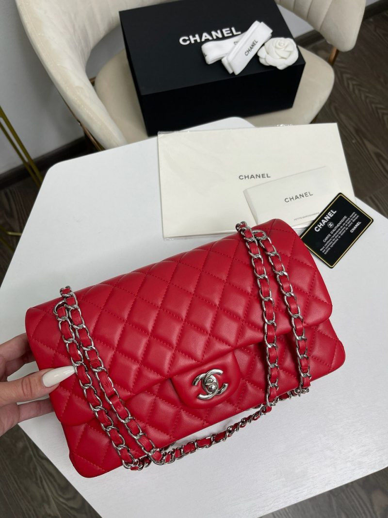 photo_5343666948564703575_y