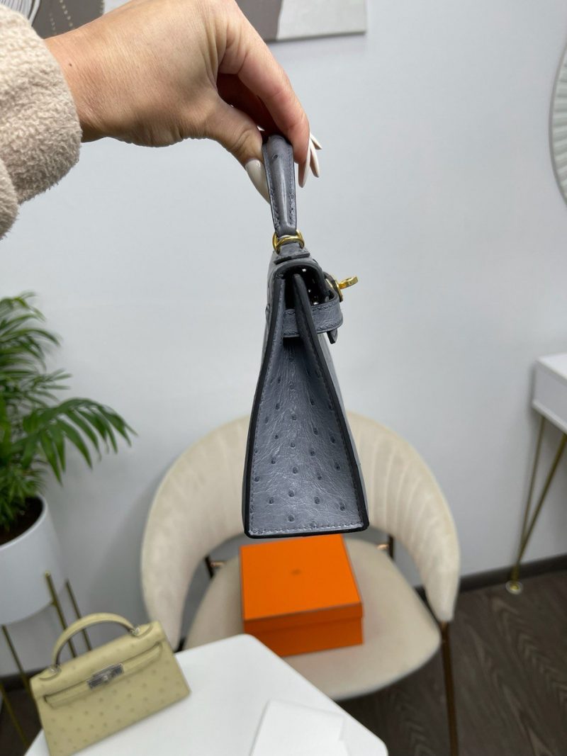 photo_5343666948564703605_y